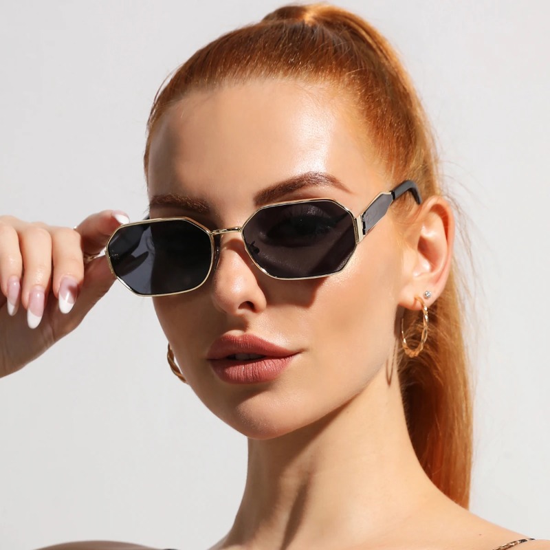 Nuovi Occhiali da Sole Vintage - Vintage Fashion Female recensione e prezzo