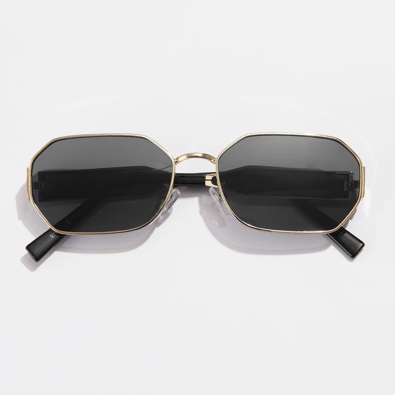 Nuovi Occhiali da Sole Vintage - Vintage Fashion Female recensione e prezzo