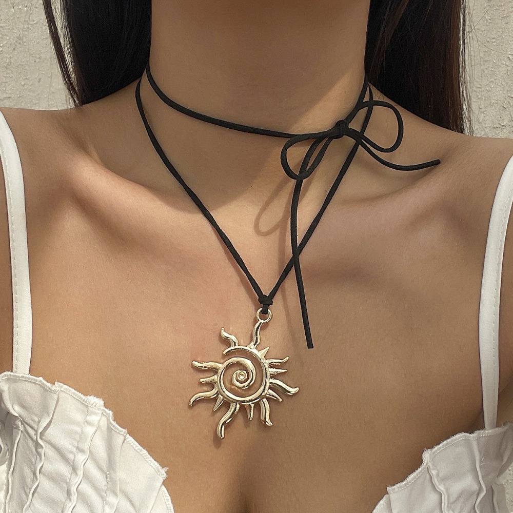 Collana con ciondolo a forma d - Vintage Fashion Vogue recensione e prezzo