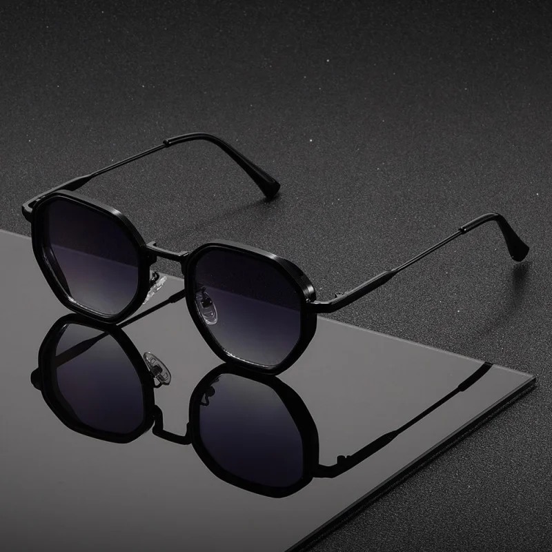 1 paio di occhiali da sole uni - Vintage Fashion Female recensione e prezzo
