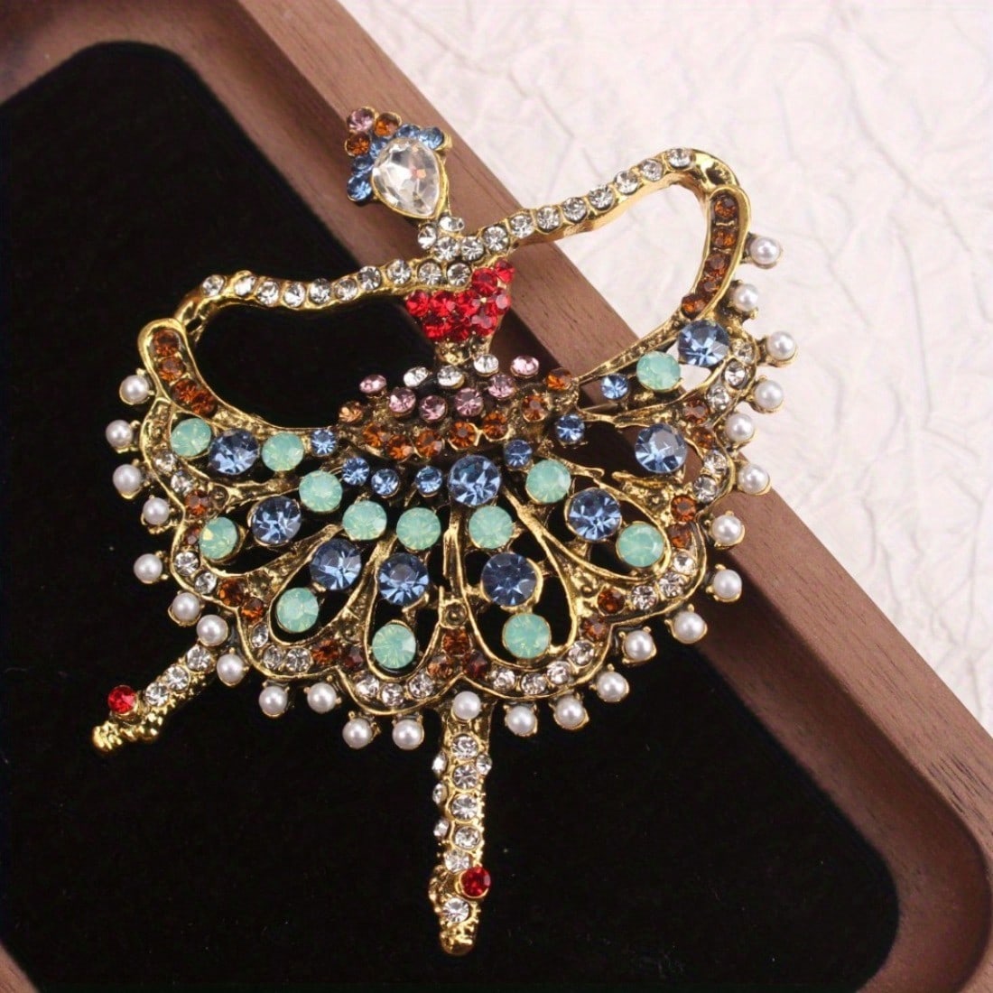 Spilla Vintage a Forma di Ball - Vintage Fashion Enthusiasts recensione e prezzo
